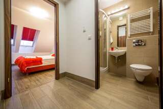 Мини-отель Patio Zajazd Катовице Просторный двухместный номер с 1 кроватью и ванной комнатой-3
